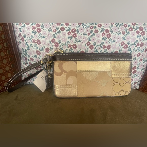 Coach Handbags - Vintage Coach Gold & Brown Leather Wristlet Purse F40251 B4/GD